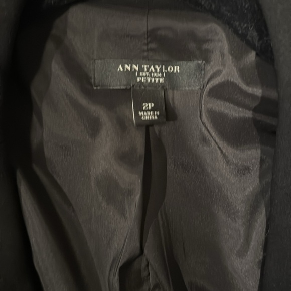 Woman's Ann Taylor Classic Black Blazer with 3/4 Sleeves. Size 2P - Picture 8 of 8